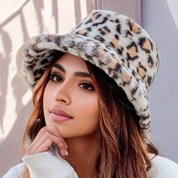 Luxe Leopard print Faux Fur Bucket Hat - Picture 6 of 6